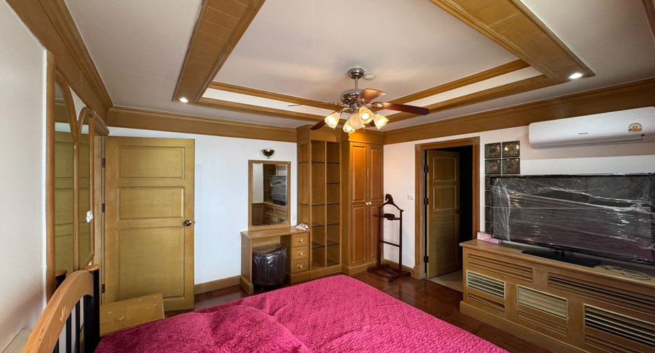 For rent 3 bedrooms condo in North Pattaya, Pattaya