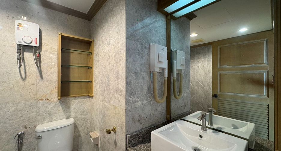For rent 3 bedrooms condo in North Pattaya, Pattaya