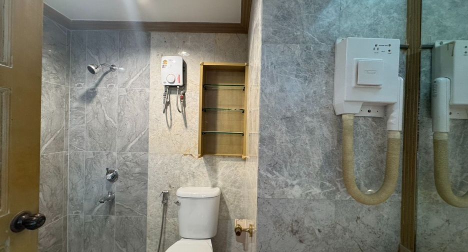 For rent 3 bedrooms condo in North Pattaya, Pattaya