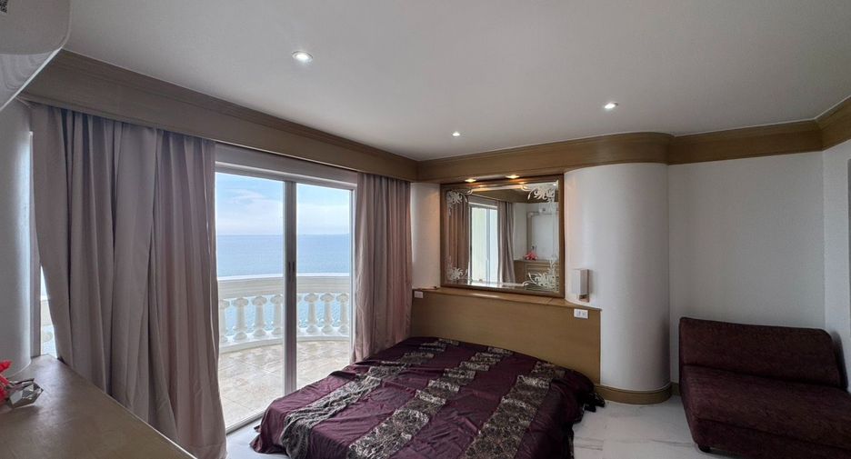 For rent 3 bedrooms condo in North Pattaya, Pattaya