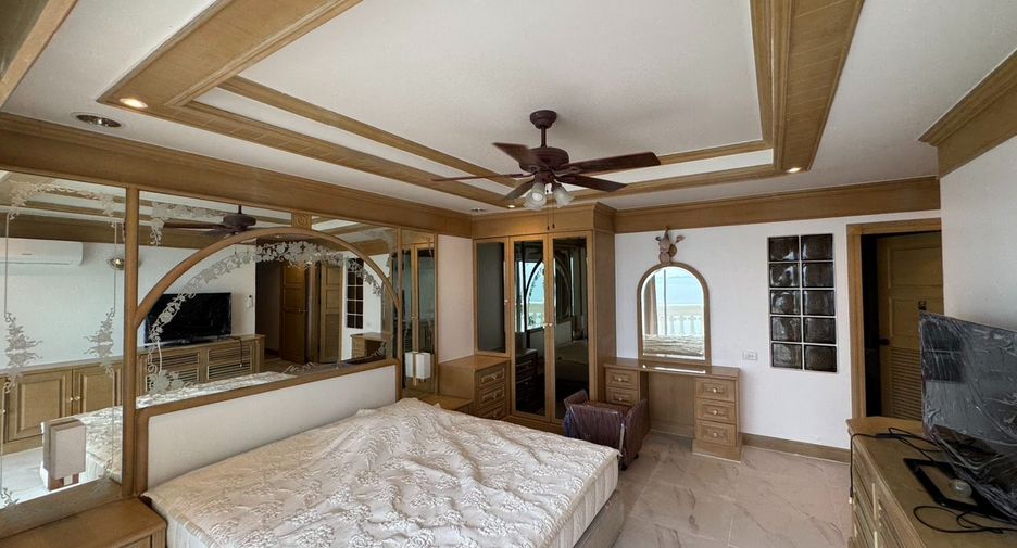 For rent 3 bedrooms condo in North Pattaya, Pattaya