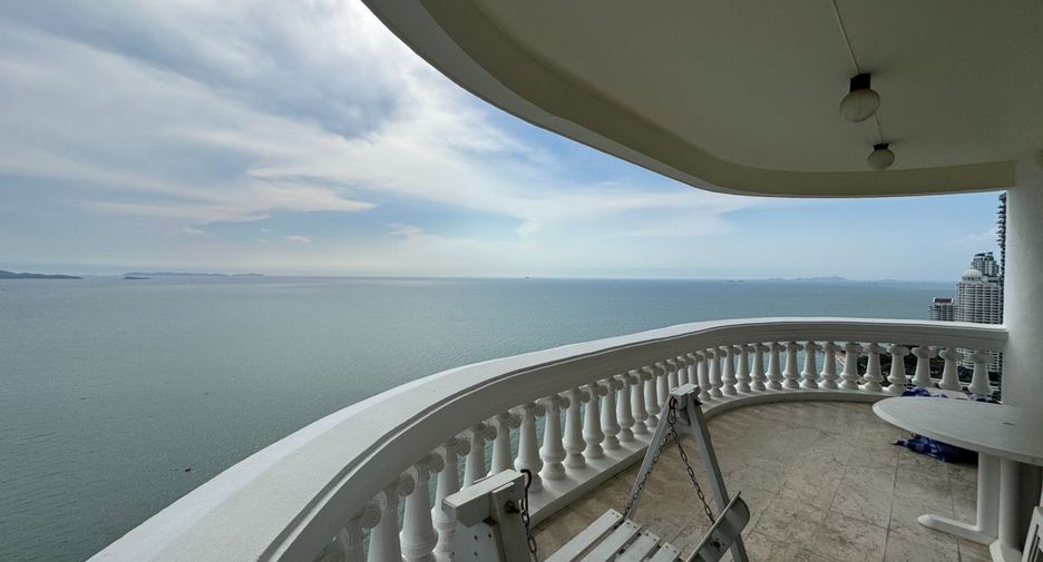 For rent 3 bedrooms condo in North Pattaya, Pattaya