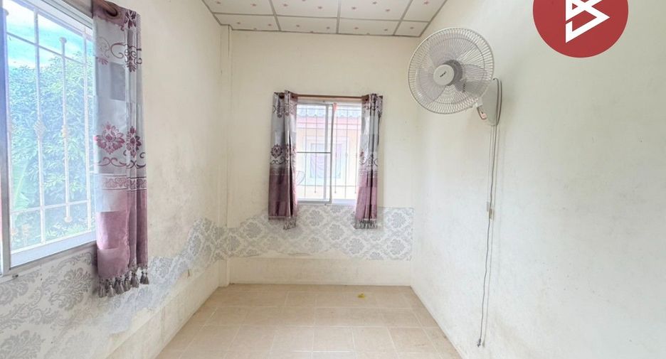 Reihenhaus zum Kauf mit 3 Zimmer in Phutthamonthon, Nakhon Pathom
