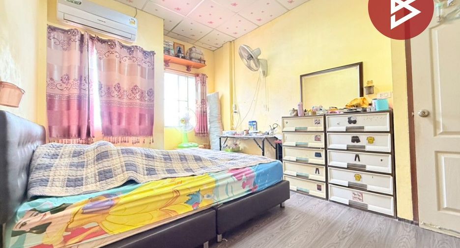Reihenhaus zum Kauf mit 3 Zimmer in Phutthamonthon, Nakhon Pathom