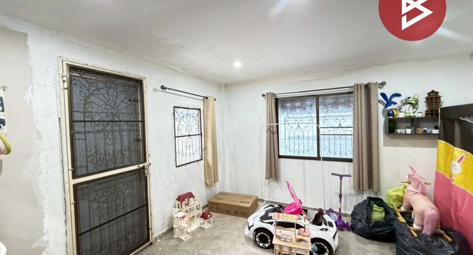 For sale 4 bedrooms townhouse in Min Buri, Bangkok