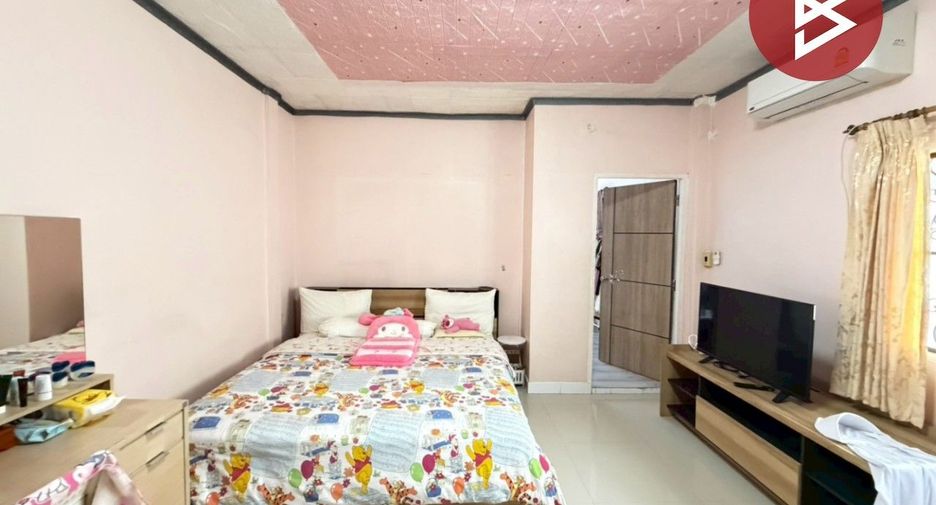 For sale 4 bedrooms townhouse in Min Buri, Bangkok