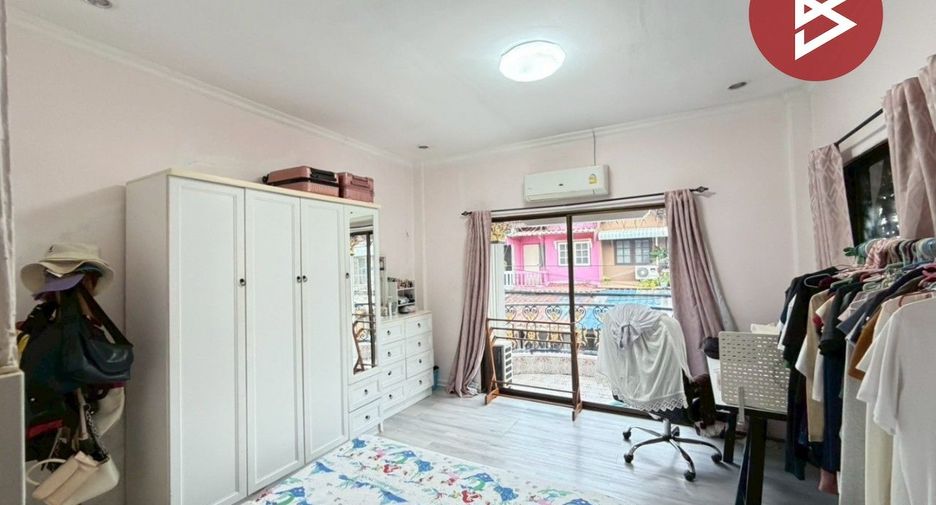 For sale 4 bedrooms townhouse in Min Buri, Bangkok