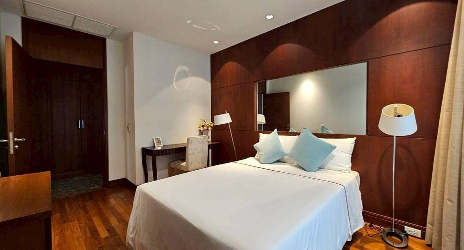 For rent 3 bedrooms apartment in Pathum Wan, Bangkok