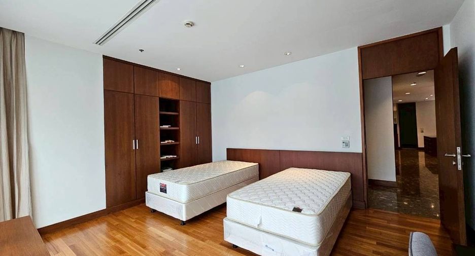 For rent 3 bedrooms apartment in Pathum Wan, Bangkok