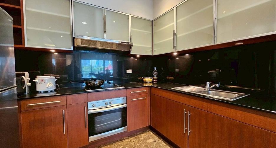 For rent 3 bedrooms apartment in Pathum Wan, Bangkok