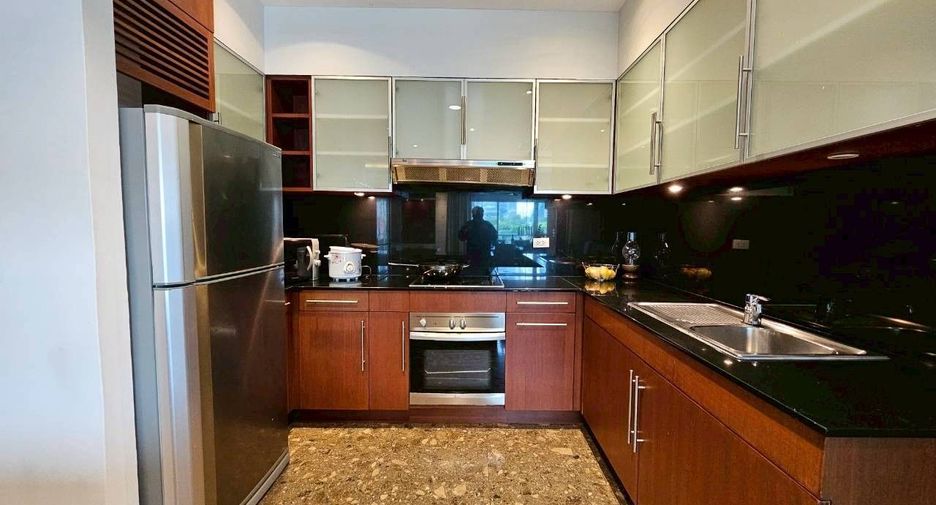 For rent 3 bedrooms apartment in Pathum Wan, Bangkok