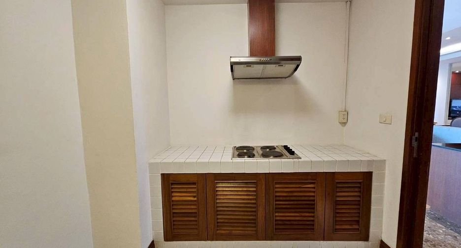 For rent 3 bedrooms apartment in Pathum Wan, Bangkok