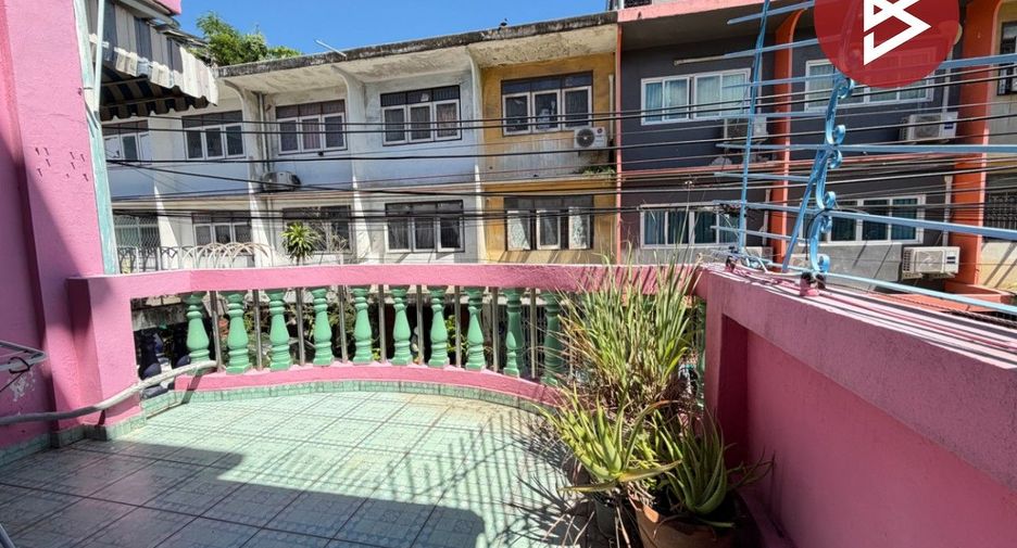 Reihenhaus zum Kauf mit 4 Zimmer in Thung Khru, Bangkok