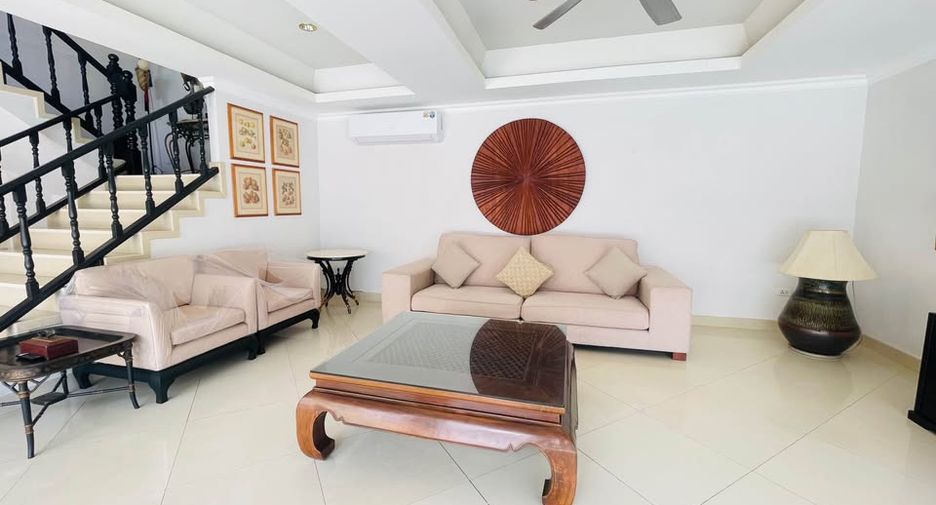 À louer 3 chambres villa à Bang Lamung, Chonburi