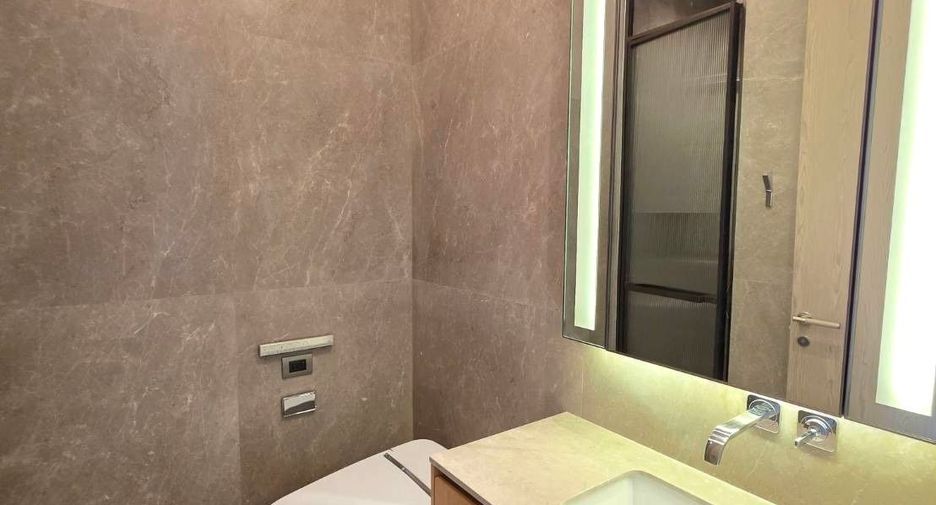 For sale 2 bedrooms condo in Pathum Wan, Bangkok