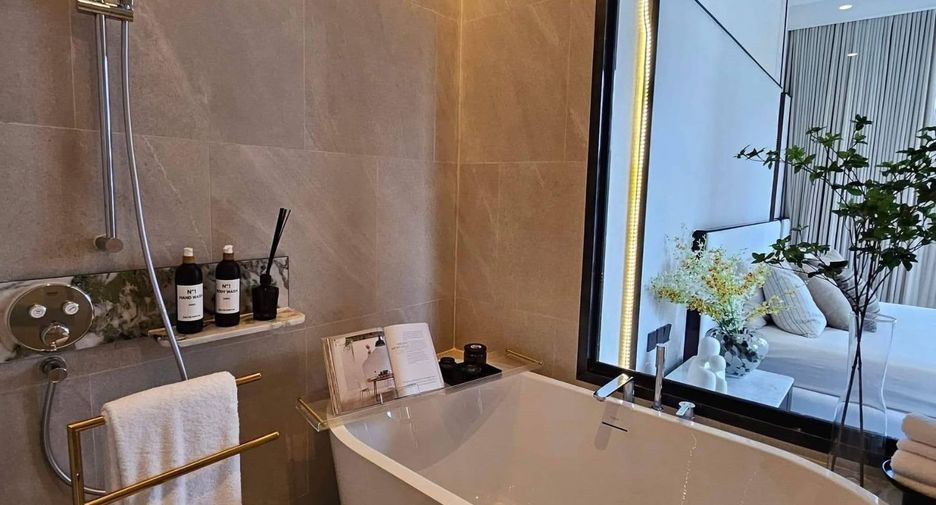 For sale 2 bedrooms condo in Sathon, Bangkok