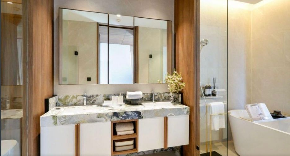 For sale 2 bedrooms condo in Sathon, Bangkok