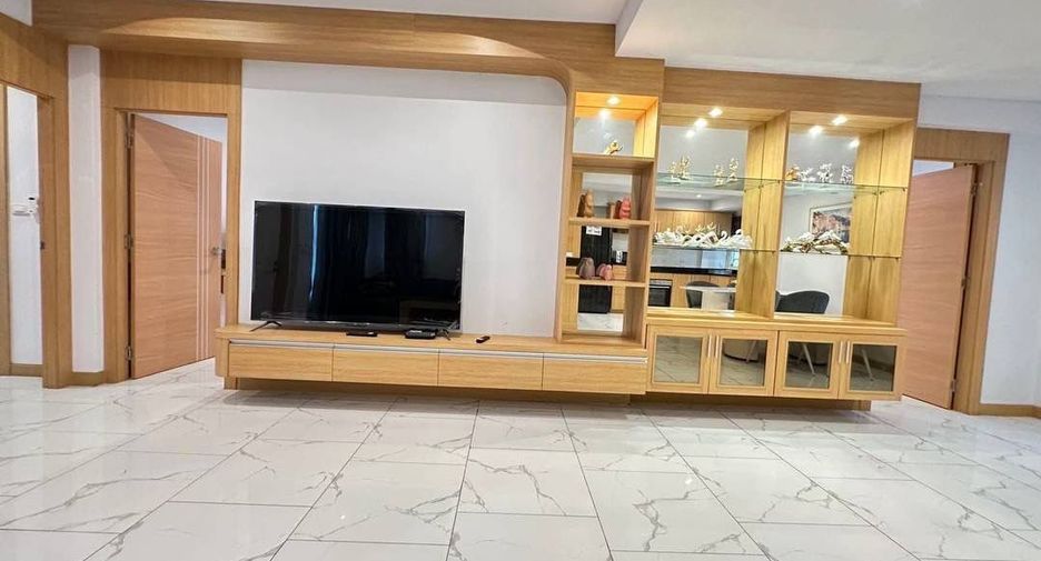 For rent 4 bedrooms villa in South Pattaya, Pattaya