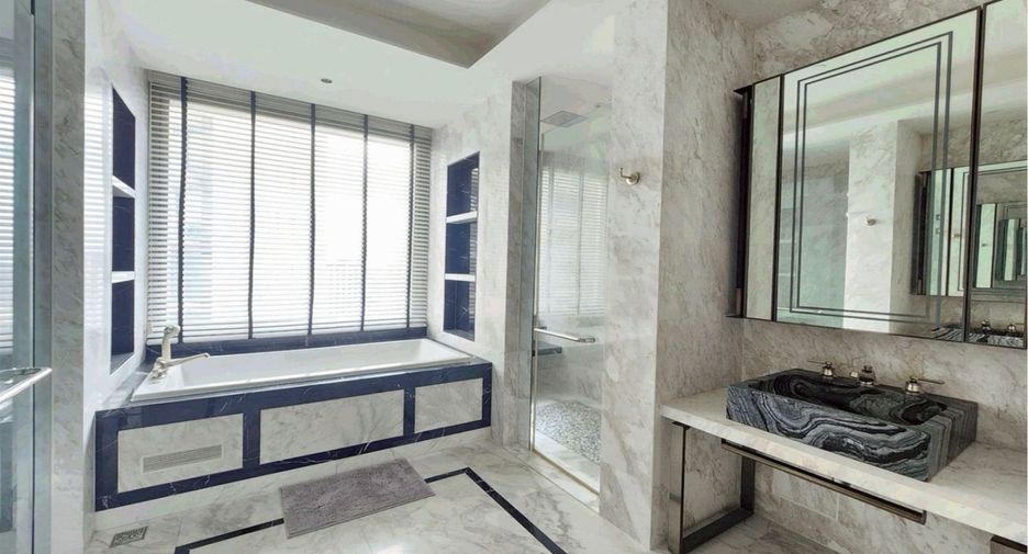 For rent 2 bedrooms serviced apartment in Khlong San, Bangkok