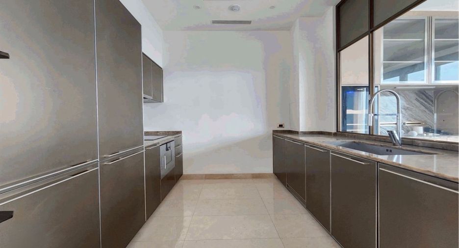 For rent 2 bedrooms serviced apartment in Khlong San, Bangkok