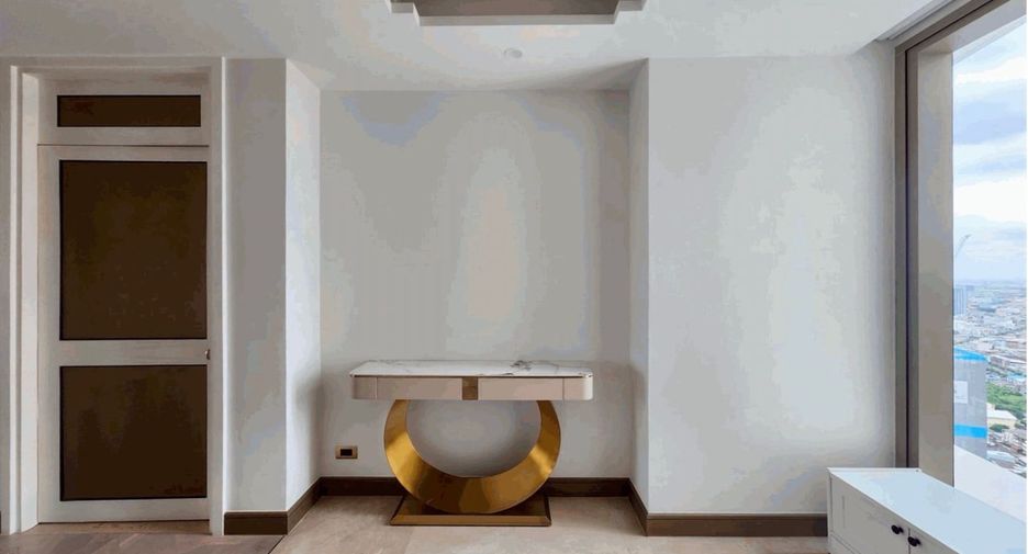 For rent 2 bedrooms serviced apartment in Khlong San, Bangkok