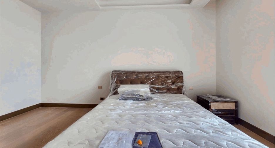 For rent 2 bedrooms serviced apartment in Khlong San, Bangkok