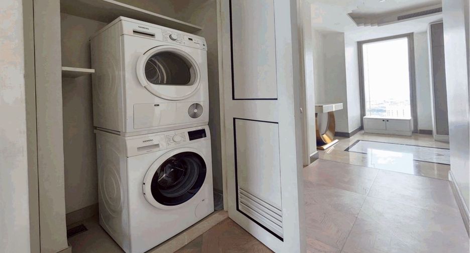For rent 2 bedrooms serviced apartment in Khlong San, Bangkok