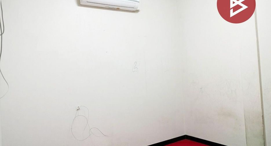 For sale 2 bedrooms townhouse in Mueang Samut Prakan, Samut Prakan