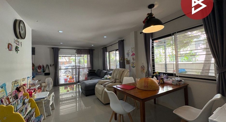 For sale 3 bedrooms townhouse in Mueang Nakhon Pathom, Nakhon Pathom