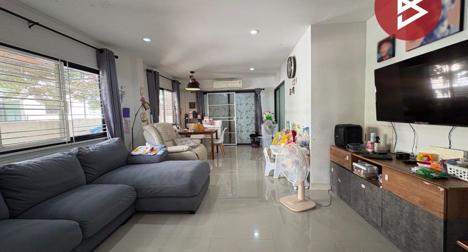 For sale 3 bedrooms townhouse in Mueang Nakhon Pathom, Nakhon Pathom