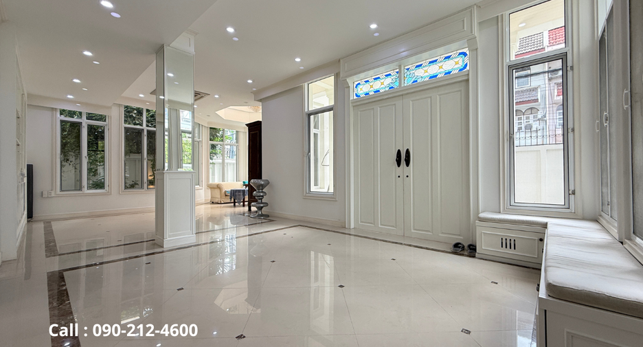For rent 4 bedrooms house in Bang Rak, Bangkok