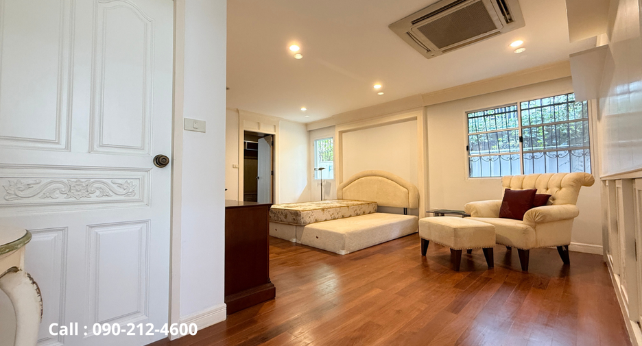 For rent 4 bedrooms house in Bang Rak, Bangkok