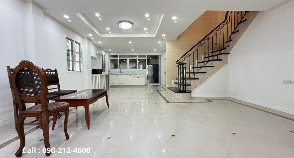 For rent 4 bedrooms house in Bang Rak, Bangkok