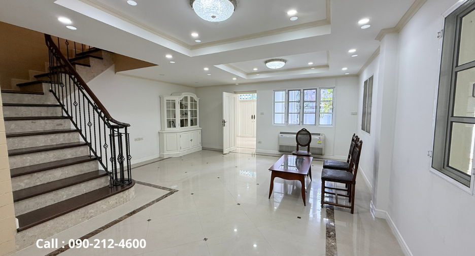 For rent 4 bedrooms house in Bang Rak, Bangkok