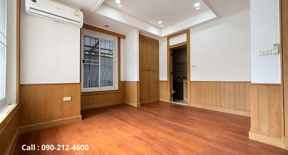 For rent 4 bedrooms house in Bang Rak, Bangkok