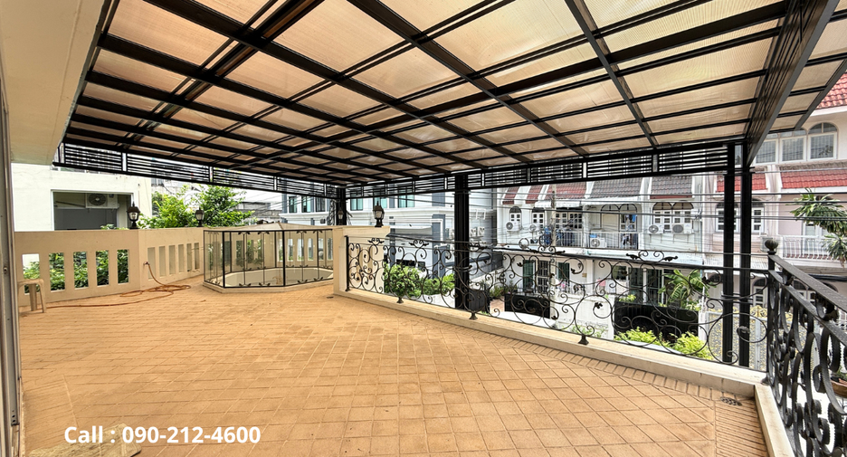 For rent 4 bedrooms house in Bang Rak, Bangkok