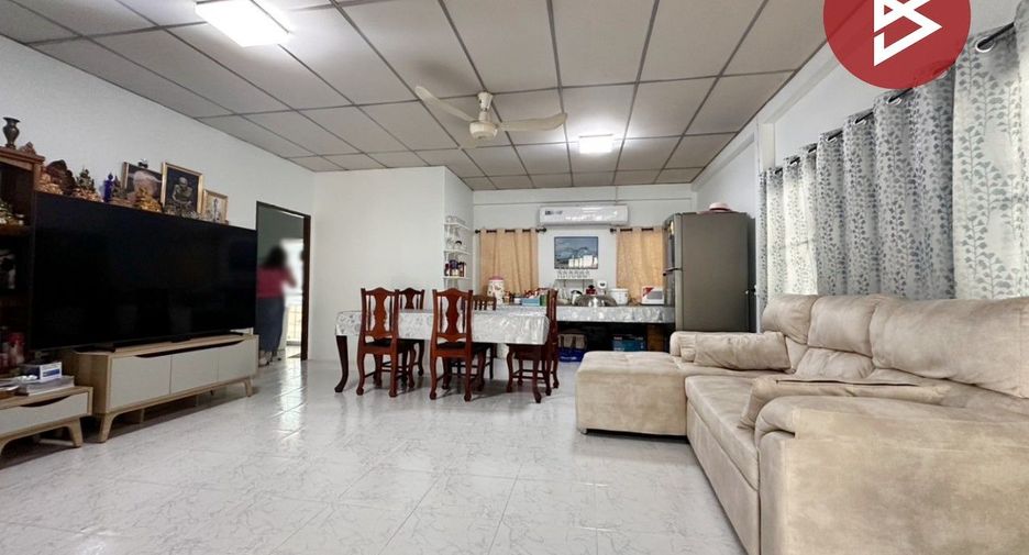 For sale 3 bedrooms house in Mueang Nakhon Ratchasima, Nakhon Ratchasima