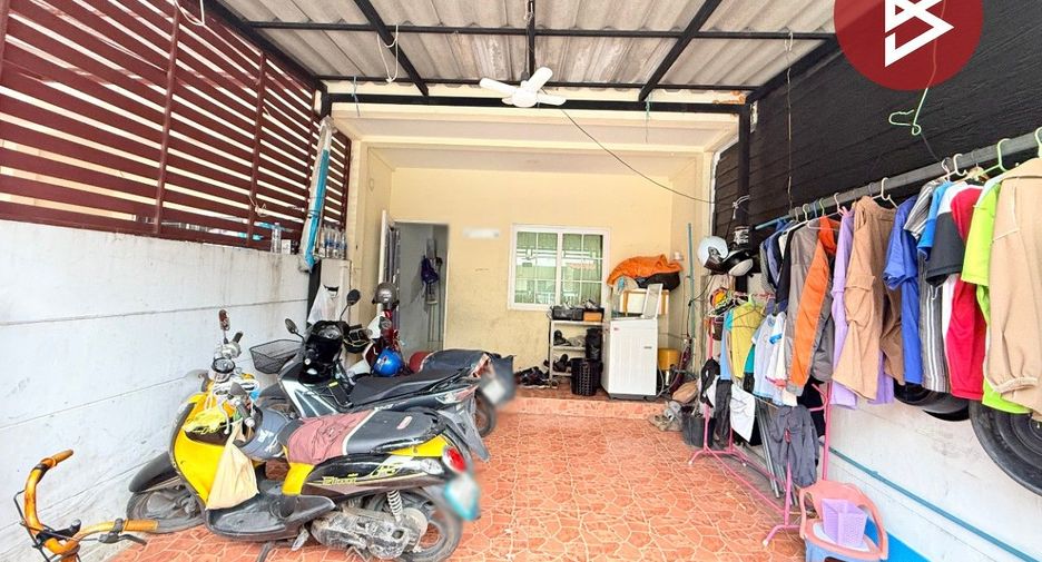 For sale 2 bedrooms townhouse in Mueang Samut Prakan, Samut Prakan