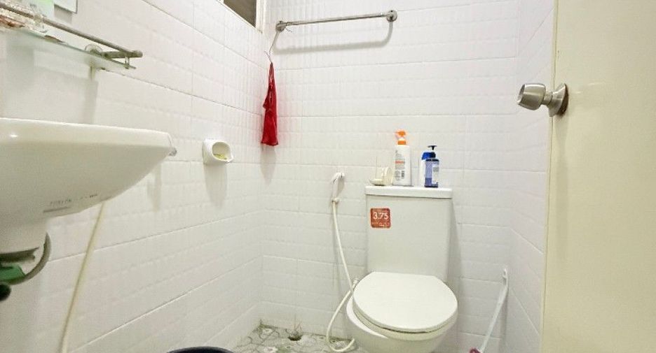 For sale 2 bedrooms townhouse in Mueang Samut Prakan, Samut Prakan