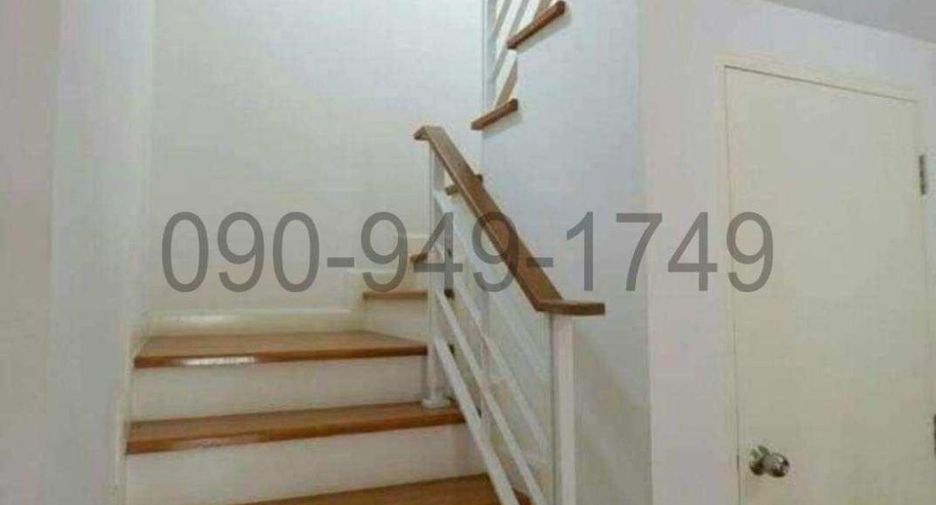 For rent 3 bedrooms townhouse in Lat Krabang, Bangkok