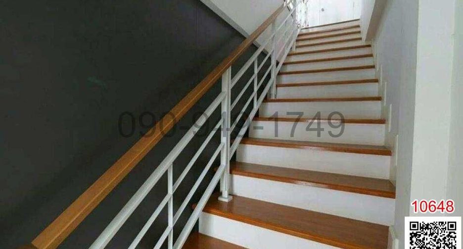 For rent 3 bedrooms townhouse in Lat Krabang, Bangkok
