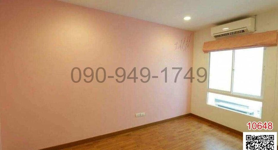 For rent 3 bedrooms townhouse in Lat Krabang, Bangkok
