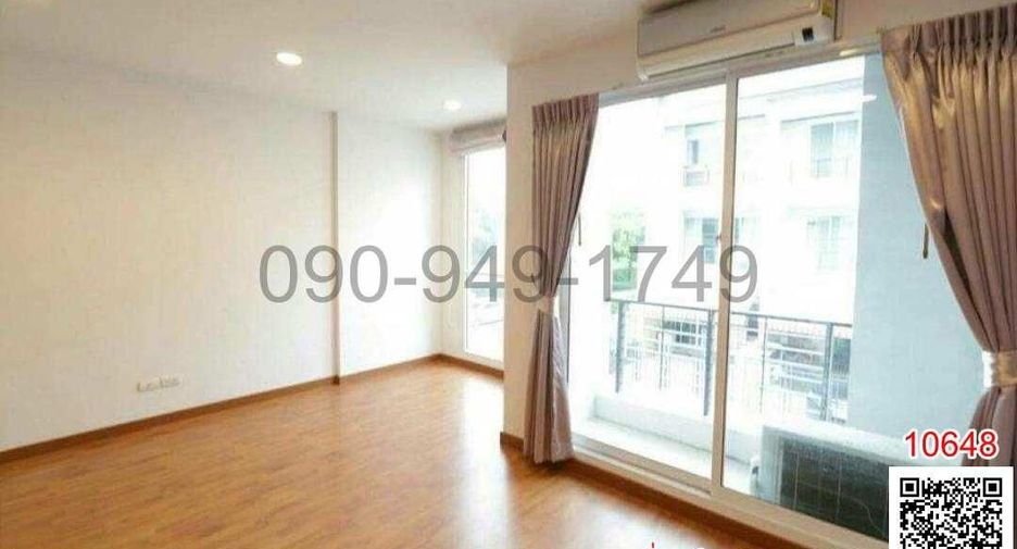 For rent 3 bedrooms townhouse in Lat Krabang, Bangkok