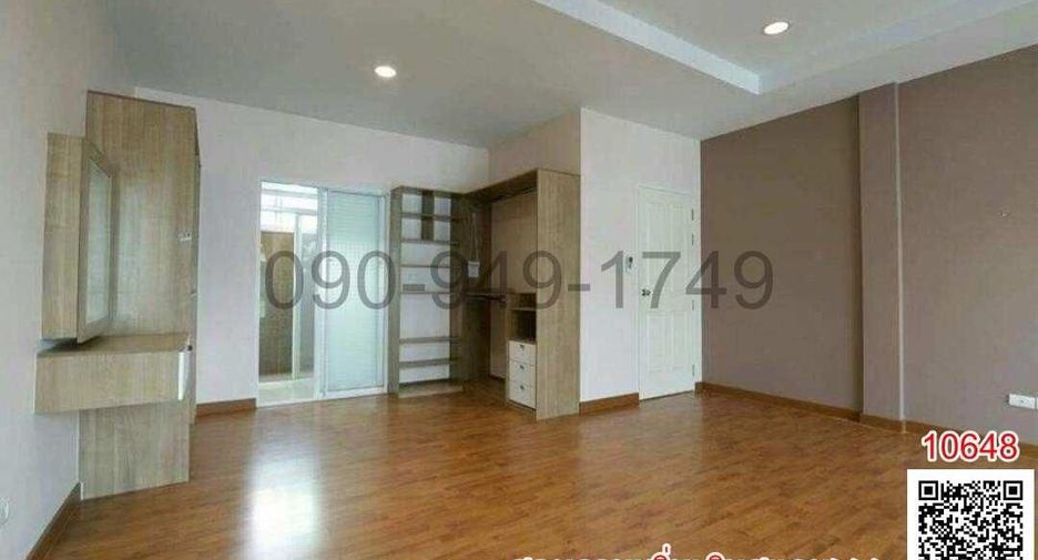 For rent 3 bedrooms townhouse in Lat Krabang, Bangkok