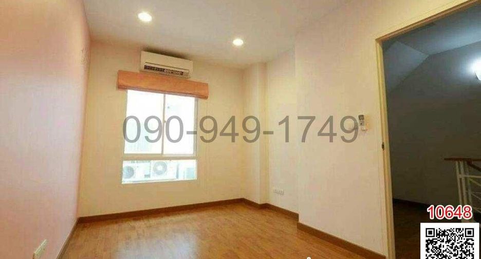 For rent 3 bedrooms townhouse in Lat Krabang, Bangkok