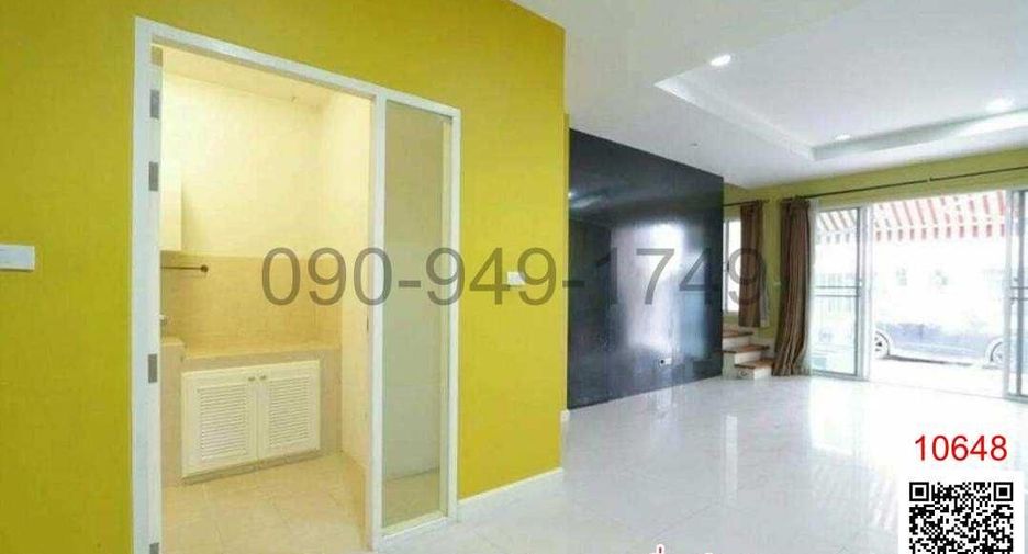 For rent 3 bedrooms townhouse in Lat Krabang, Bangkok