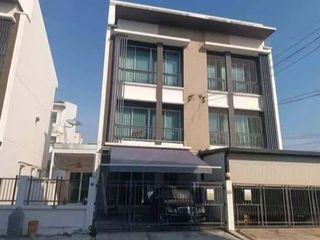 Reihenhaus zur Miete und zum Kauf mit 3 Zimmer in Lat Phrao, Bangkok