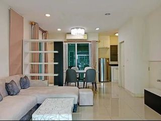 Reihenhaus zur Miete und zum Kauf mit 3 Zimmer in Lat Phrao, Bangkok