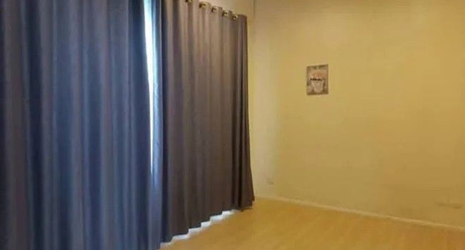 For rent and for sale 3 bedrooms townhouse in Lat Phrao, Bangkok