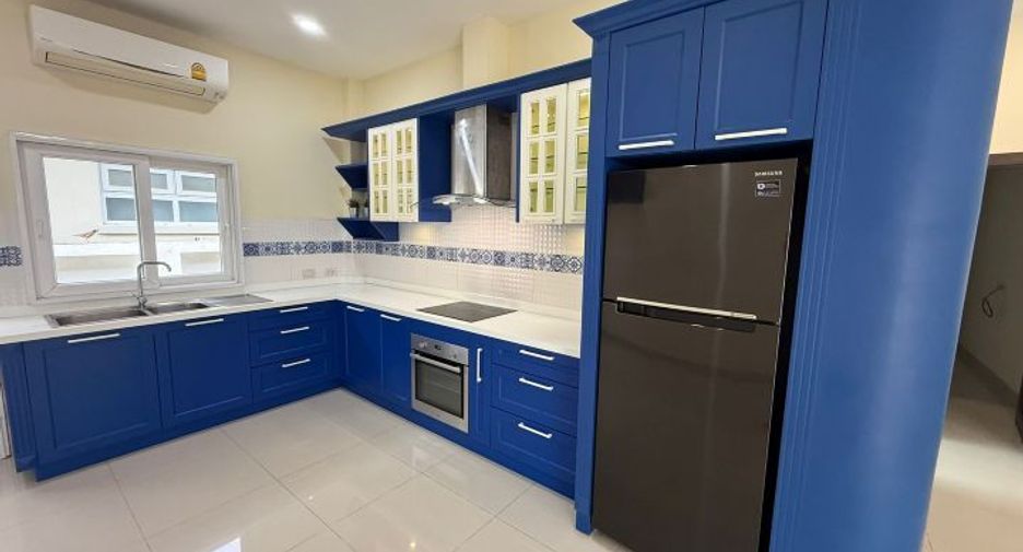 For sale 4 bedrooms villa in Huay Yai, Pattaya